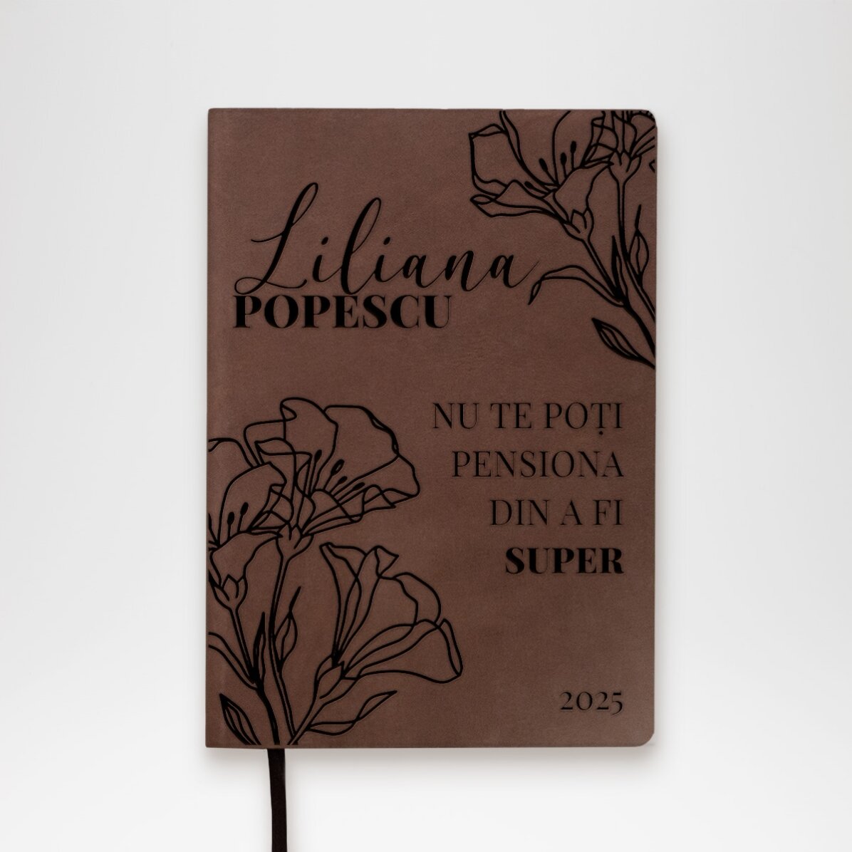 Agendă din piele personalizată cu mesaj pentru pensionare și model elegant