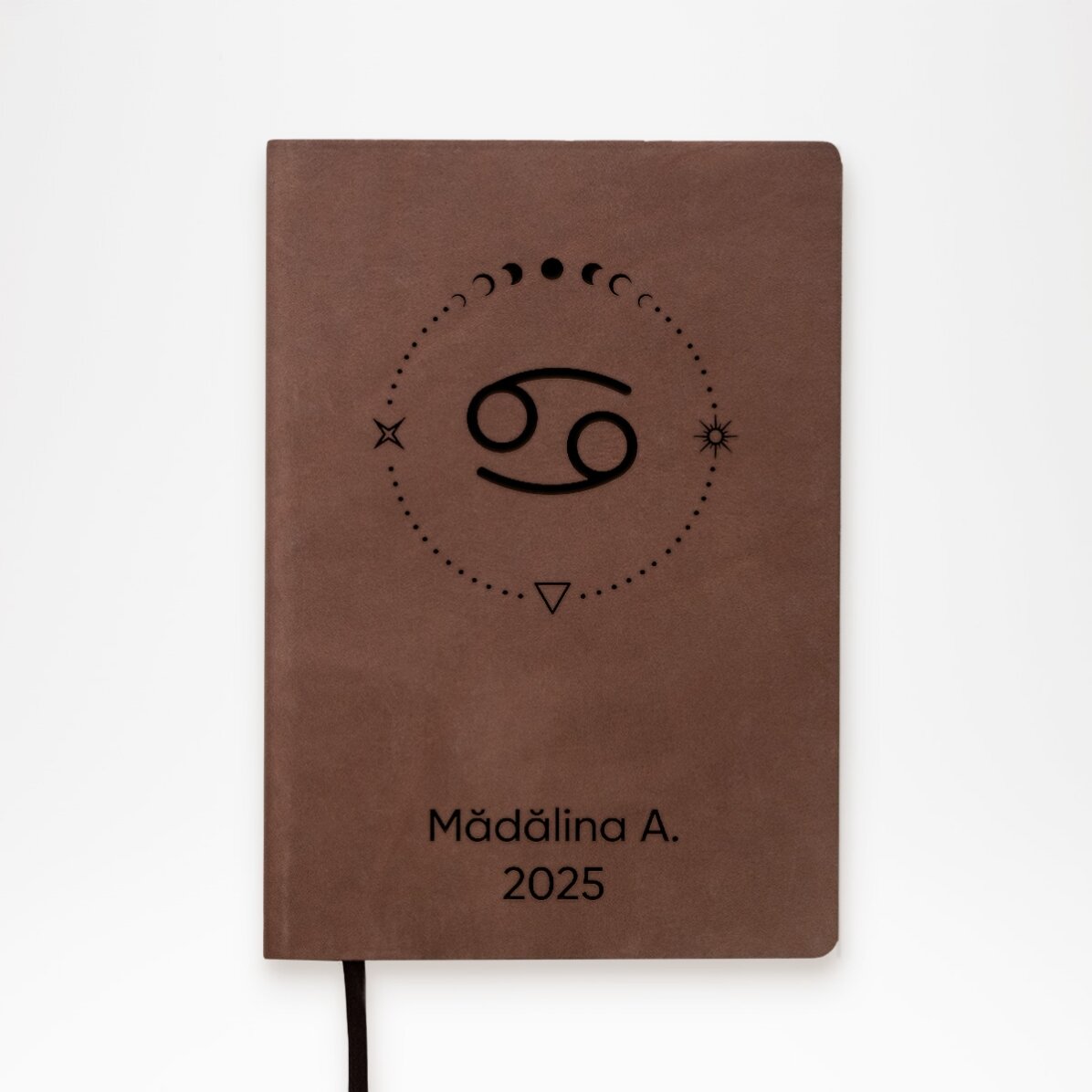Agendă din piele personalizată cu text și zodia Rac