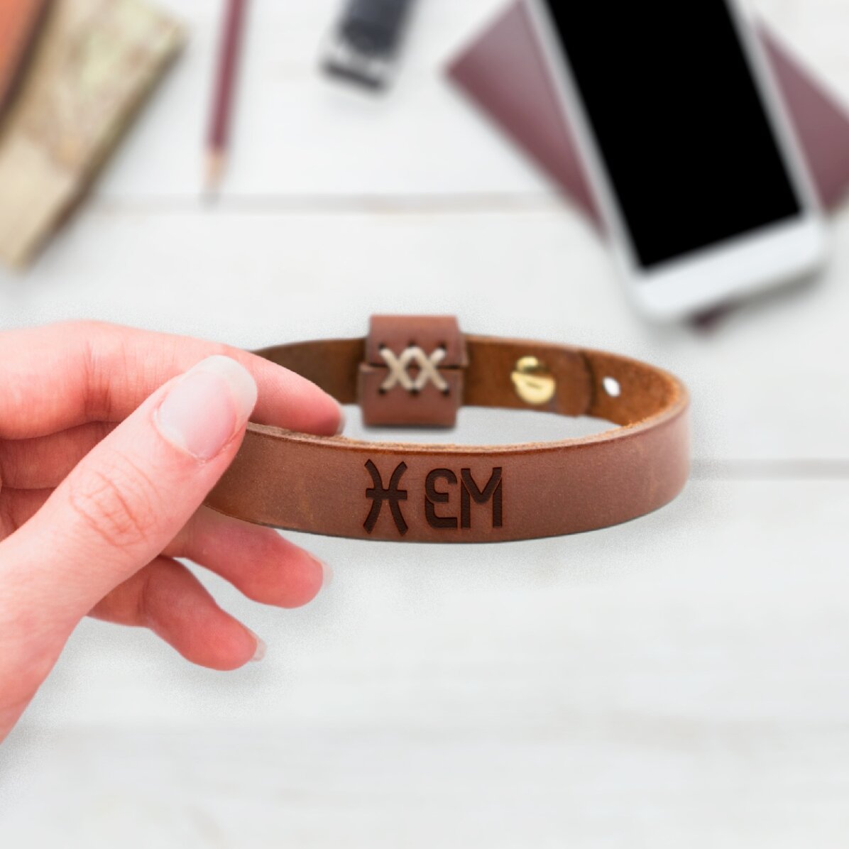 Brățară din piele personalizată cu inițiale și zodia Pești