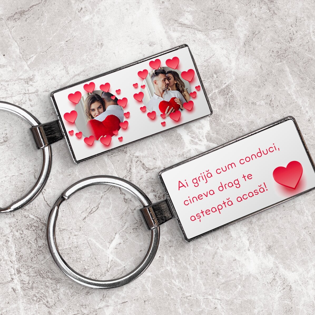 Breloc personalizat cu două poze și text - Model Inimioare