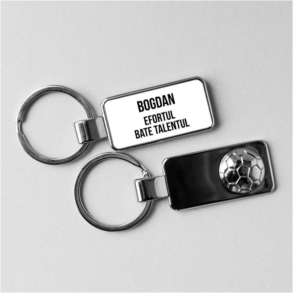 Breloc personalizat cu mesaj - model fotbal