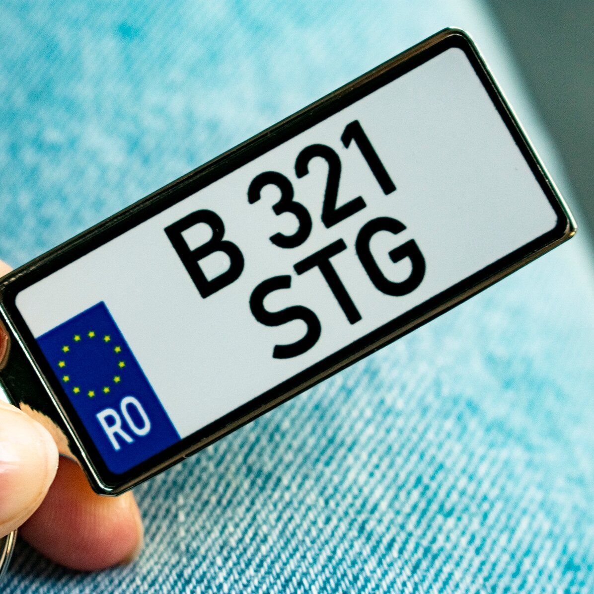 Breloc personalizat cu număr de înmatriculare 