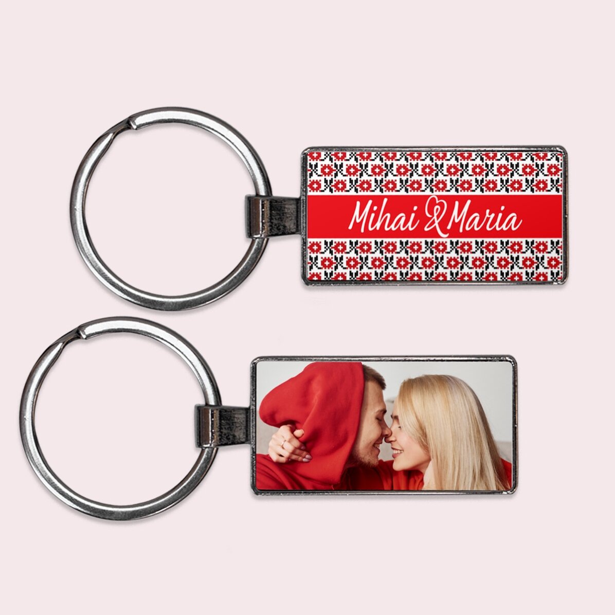 Breloc personalizat cu o poză și text - model traditional