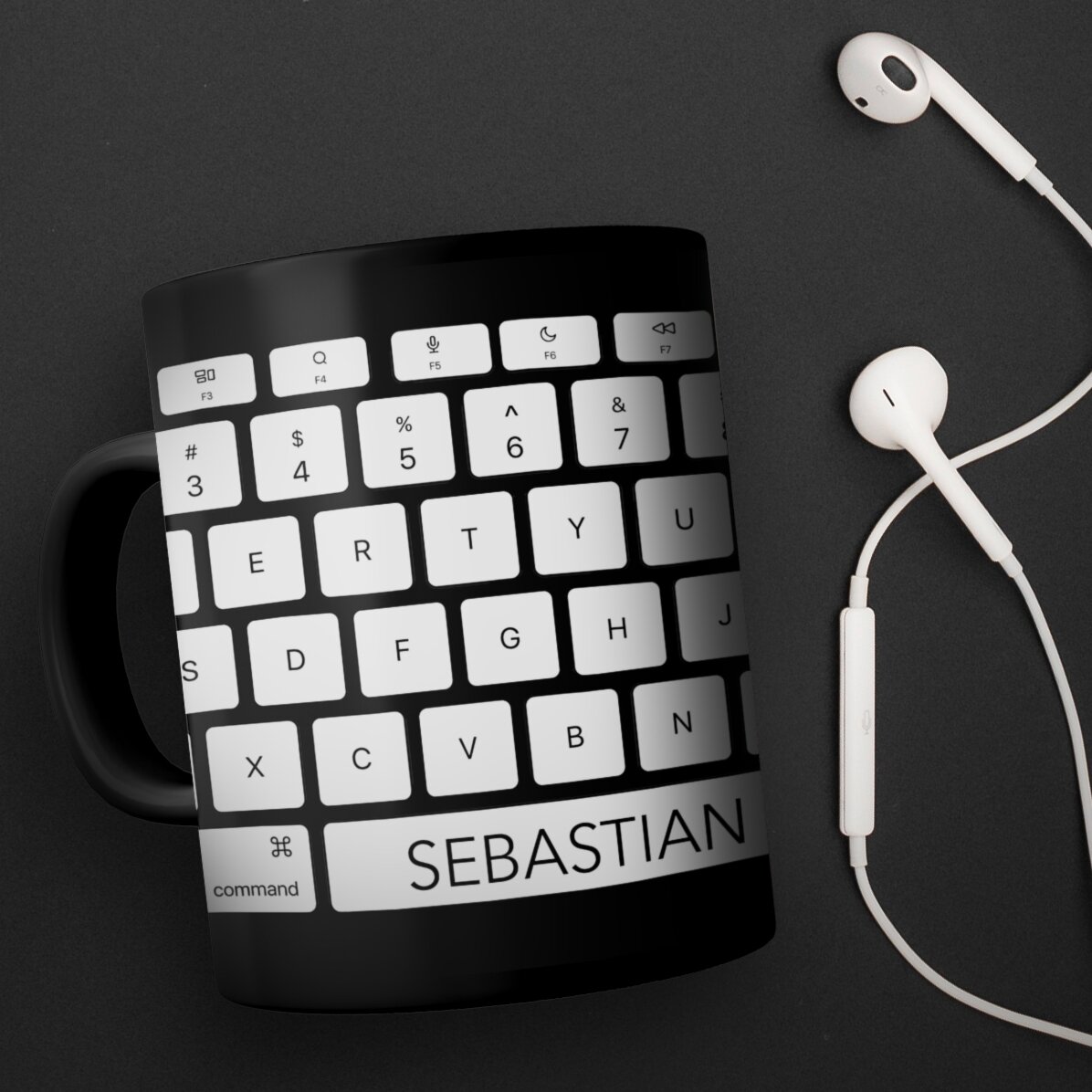 Cană neagră personalizată cu text pentru Programatori & Oameni de birou