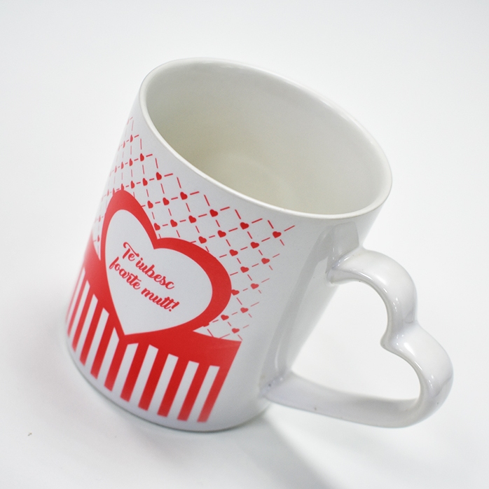 Cană personalizată #love cu o poză și text - model toartă în formă de inimă 