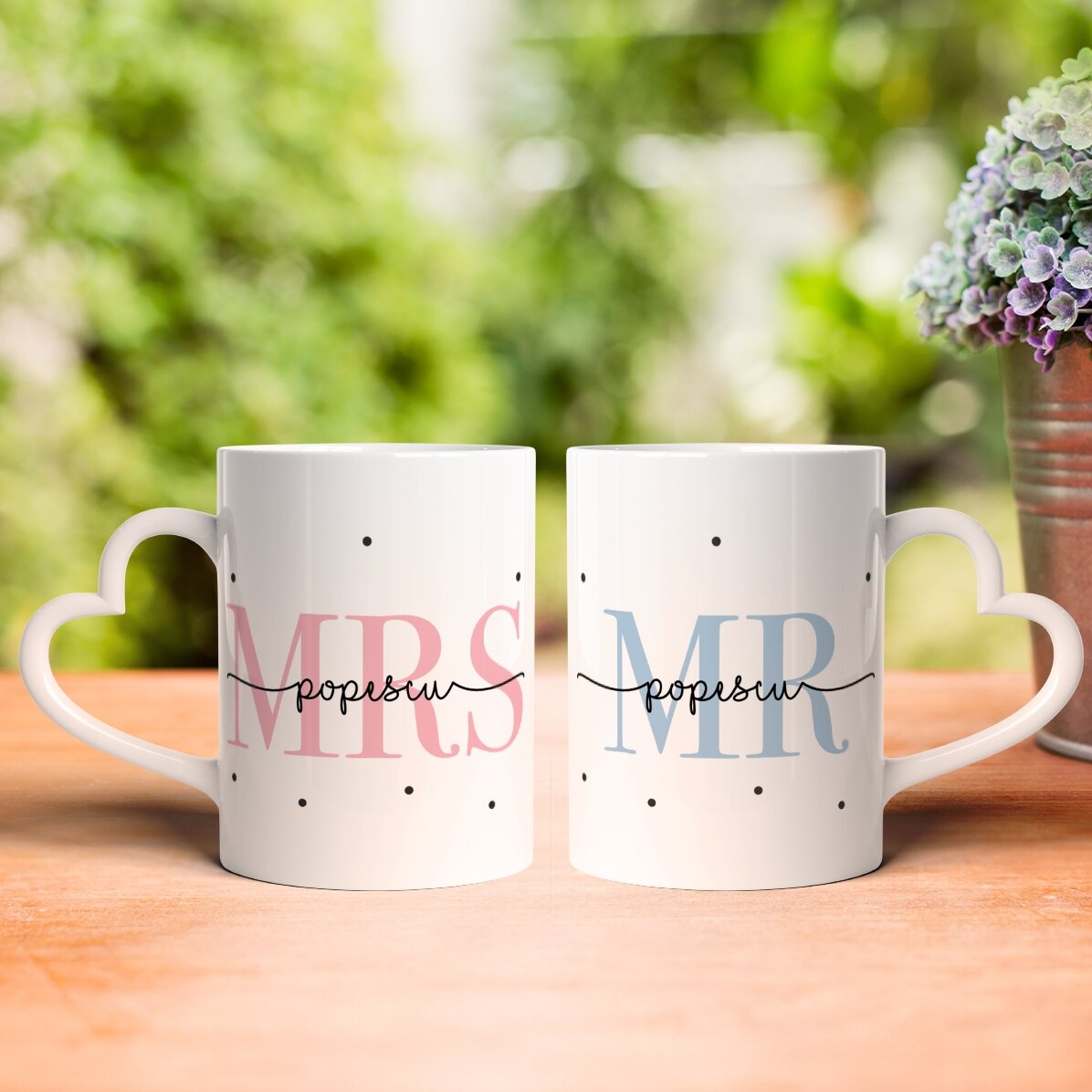 Cani pentru cuplu personalizate cu text și dată - MRS & MR - model toartă în formă de inimă