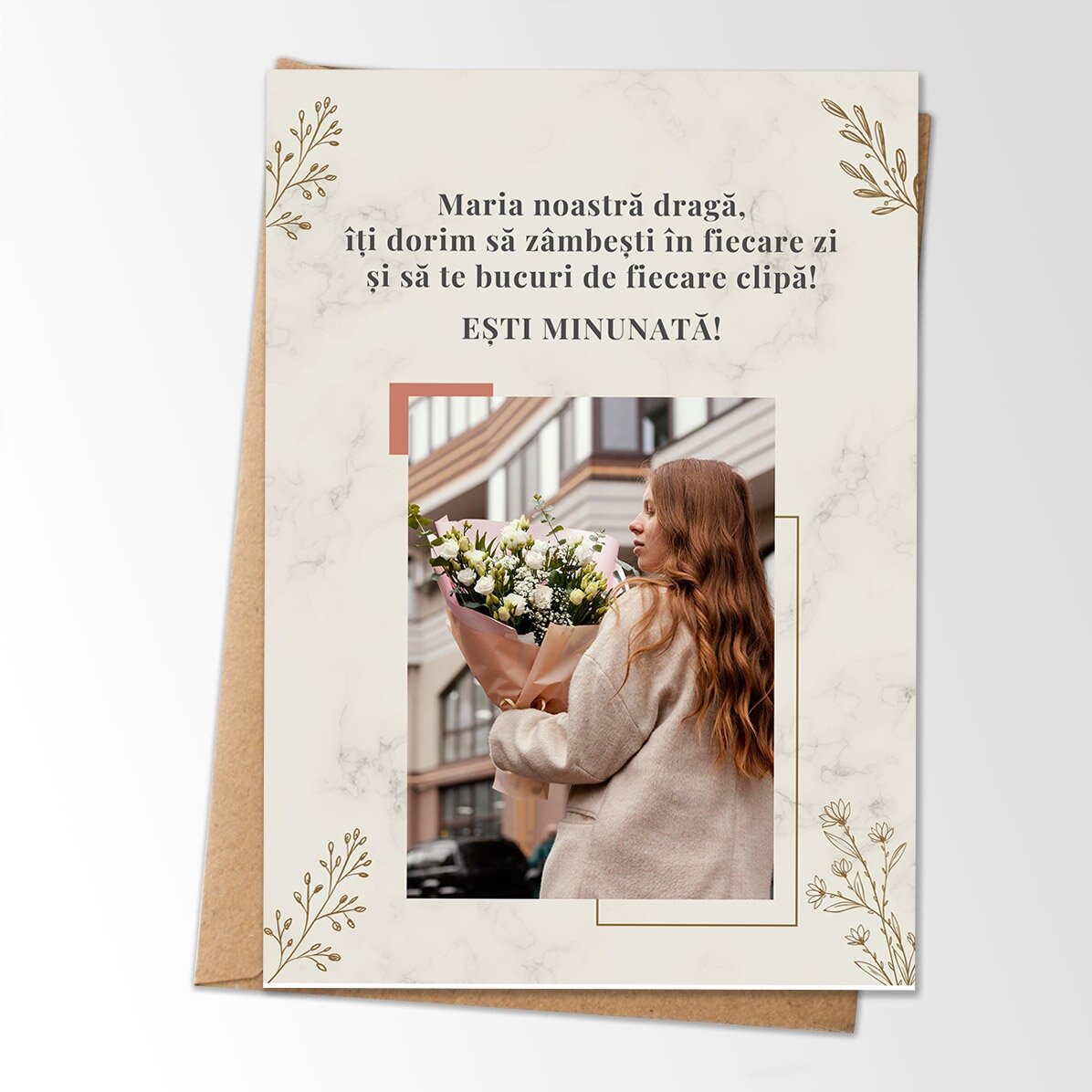 Card personalizat cu o poză și mesaj pentru ea