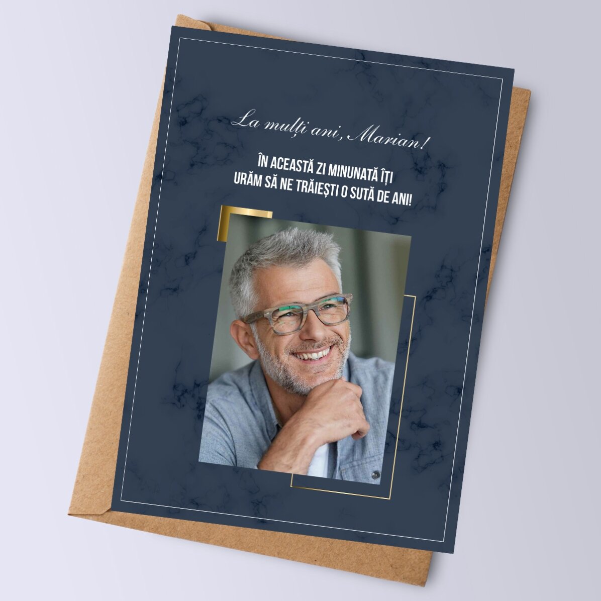 Card personalizat cu o poză și mesaj pentru el