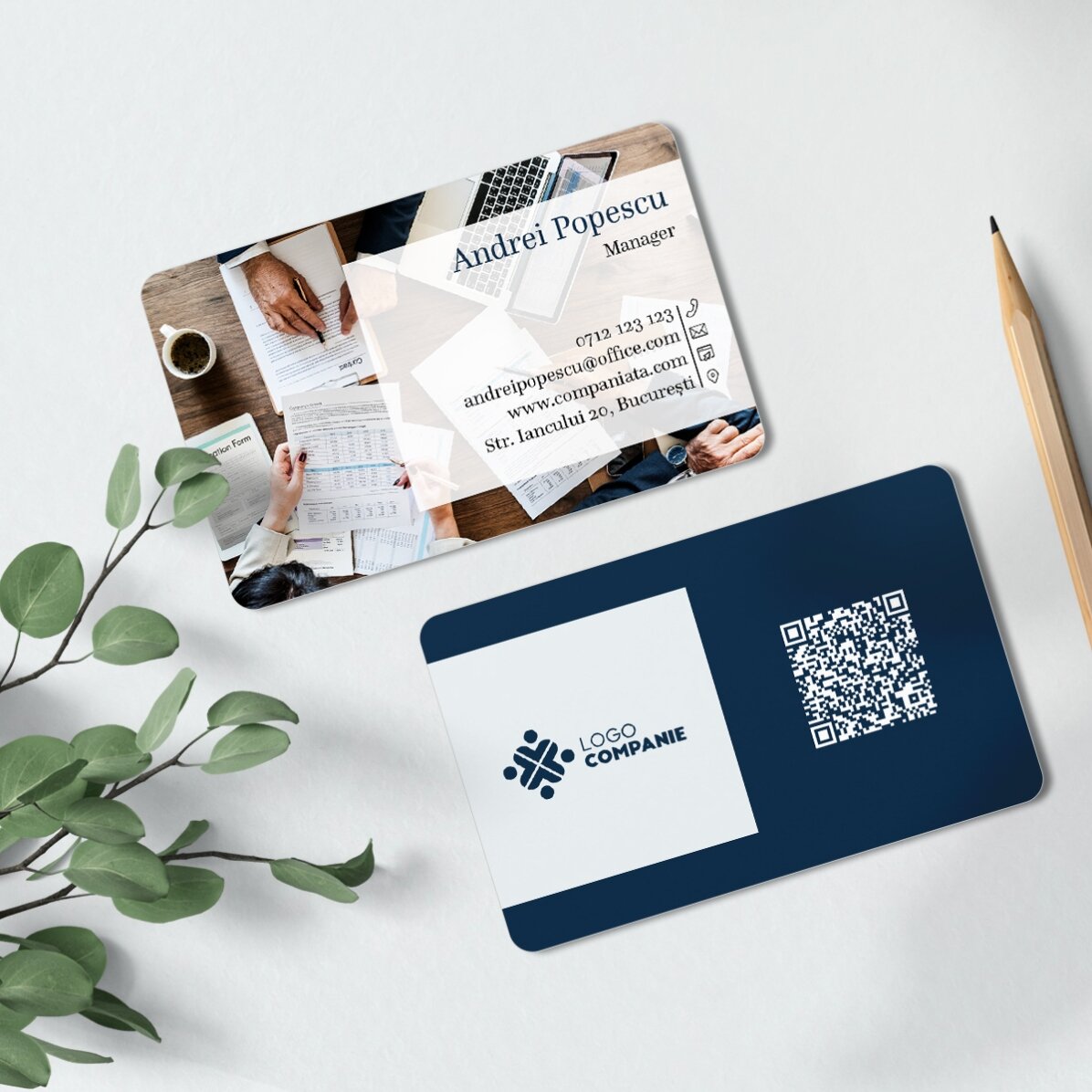 Carte de vizită aluminiu personalizată față-verso cu cod QR și o fotografie