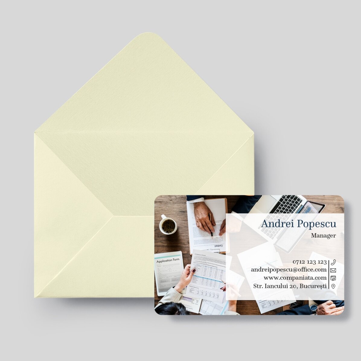 Carte de vizită aluminiu personalizată față-verso cu cod QR și o fotografie