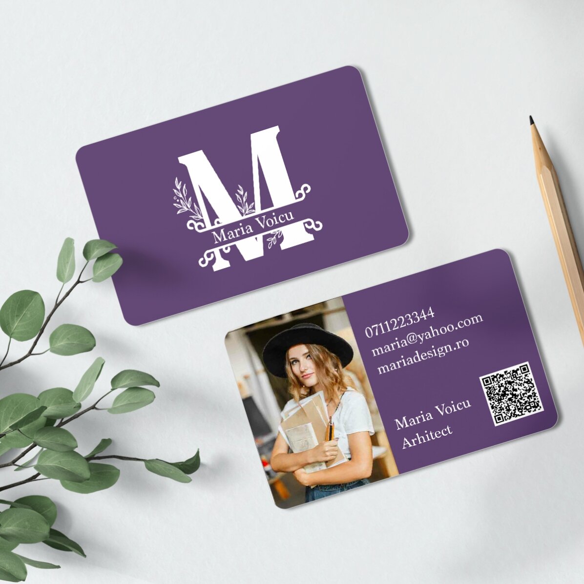 Carte de vizită aluminiu personalizată față-verso cu poză, mesaj și cod QR - Monogramă