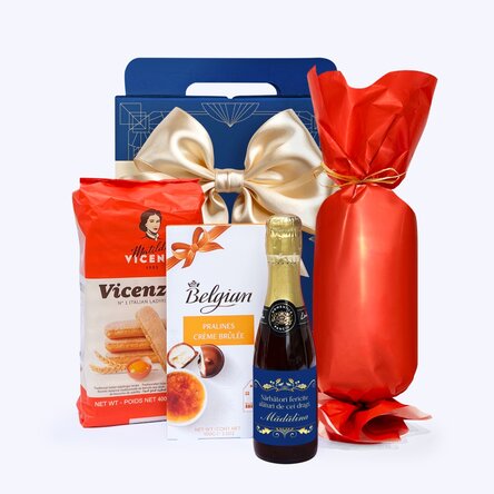 Gift box – Christmas cheer with a mini bottle of sparkling wine personalised with a message