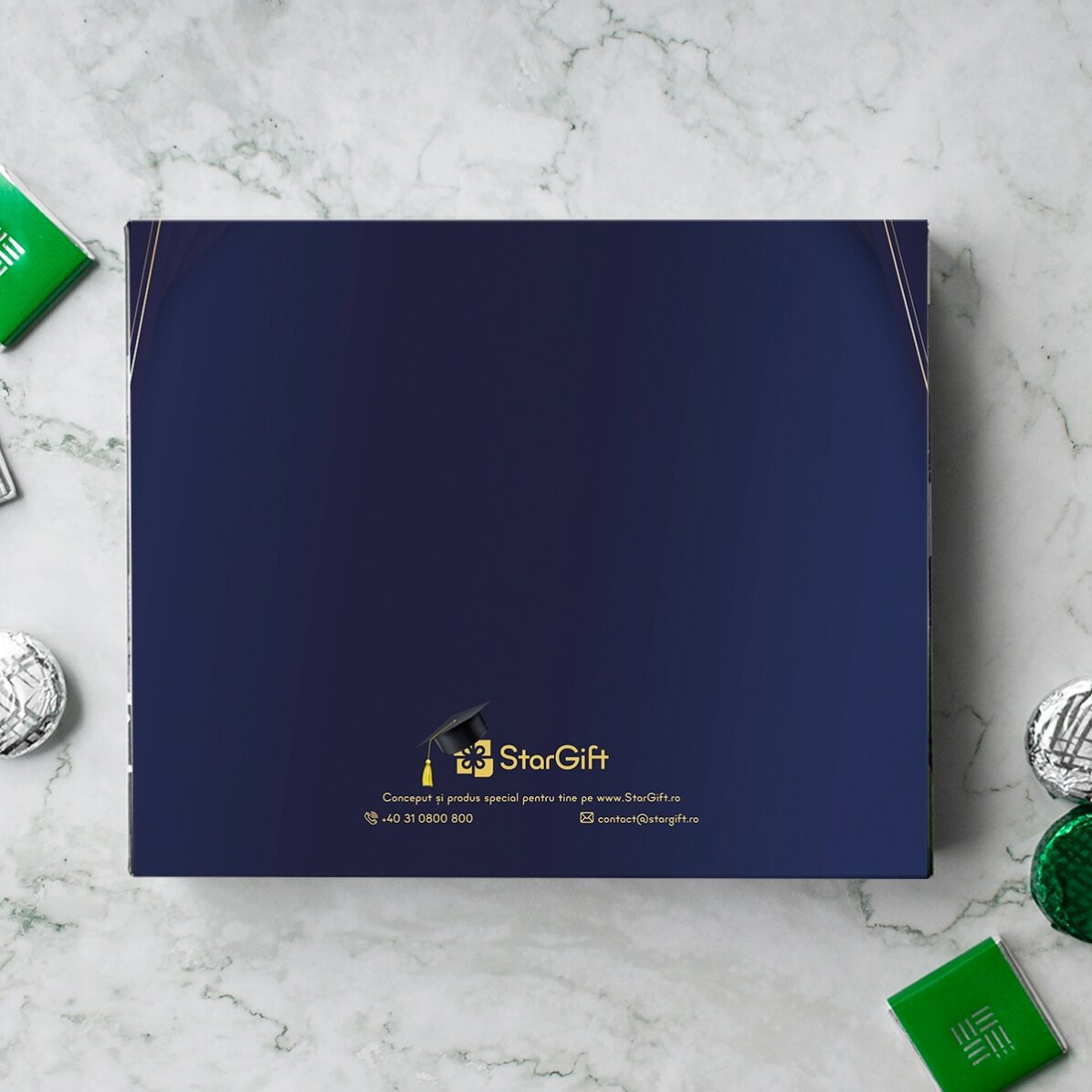 Cutie de bomboane personalizată cu o poză și mesaj de absolvire