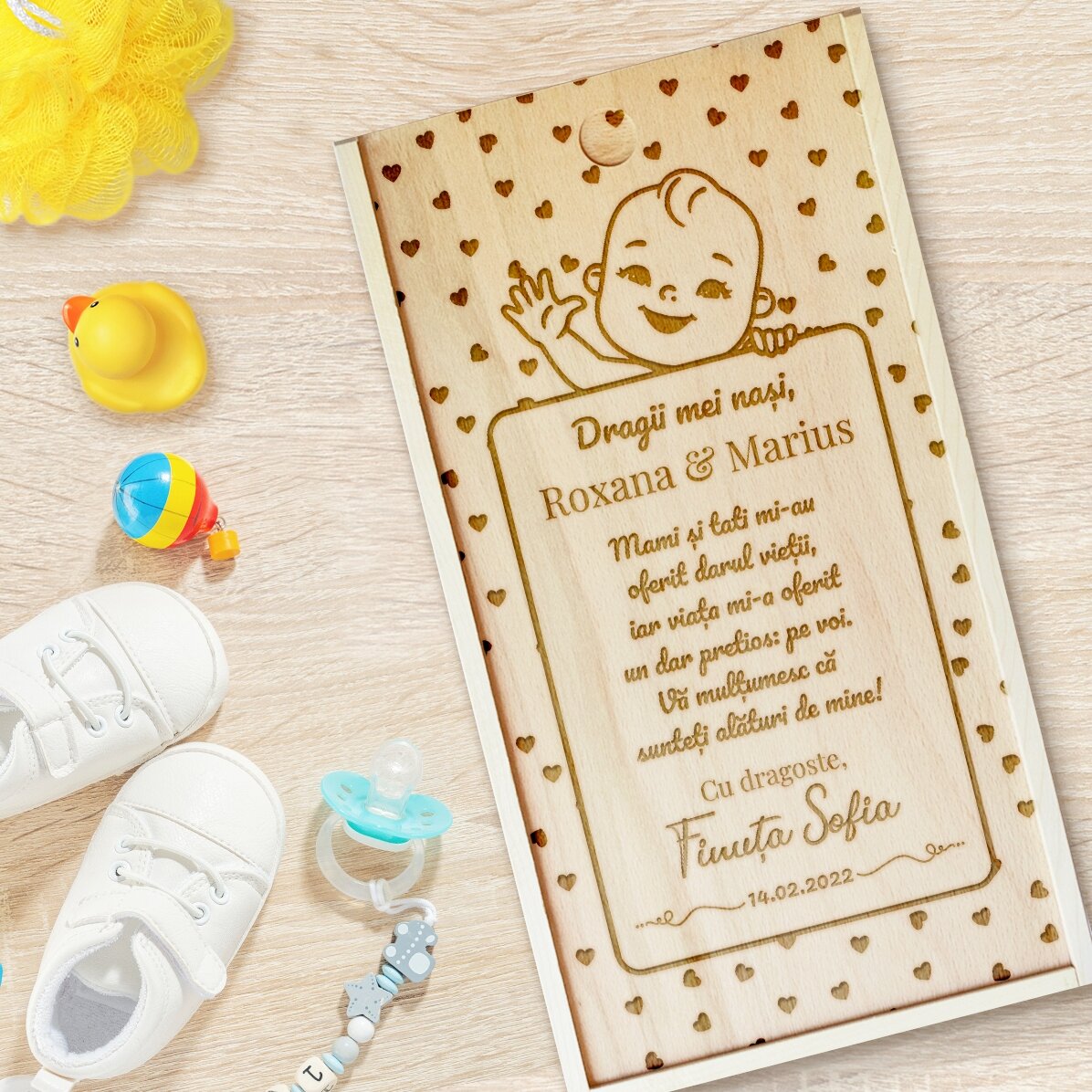 Cutie de cadou personalizată din lemn cu mesaj de mulțumire pentru nașii de botez