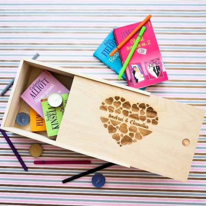 Cutie de cadou personalizată din lemn cu numele voastre 