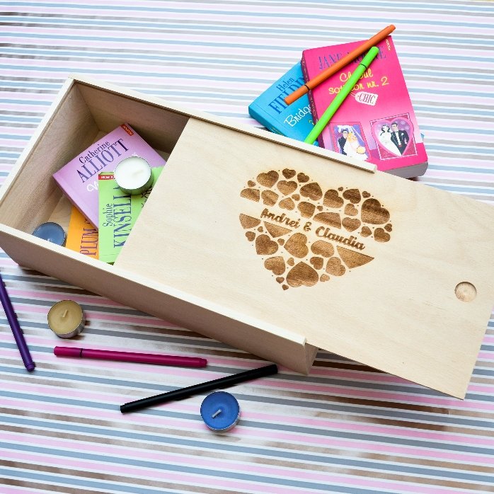 Cutie de cadou personalizată din lemn cu numele voastre 