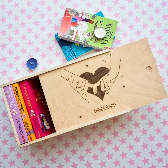 Cutie de cadou personalizată din lemn - Poveste în doi 