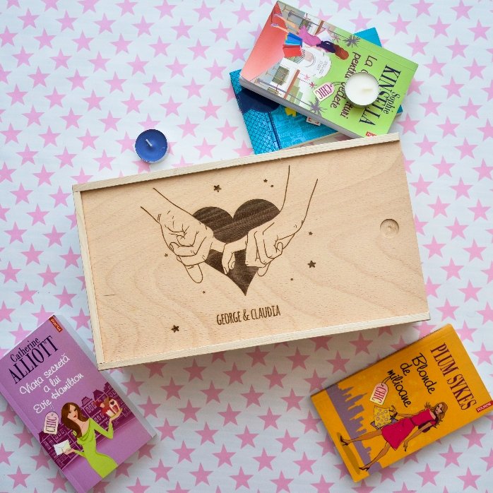 Cutie de cadou personalizată din lemn - Poveste în doi 