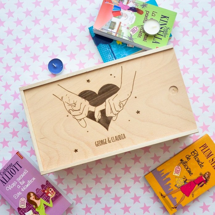Cutie de cadou personalizată din lemn - Poveste în doi 