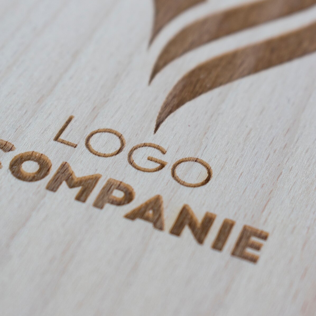 Cutie de vin cu logo și mesaj