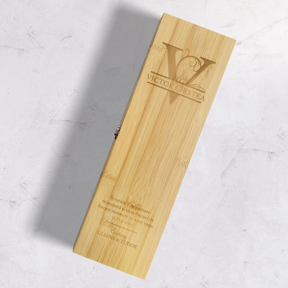 Cutie de vin din bambus cu accesorii personalizată cu monogramă și mesaj
