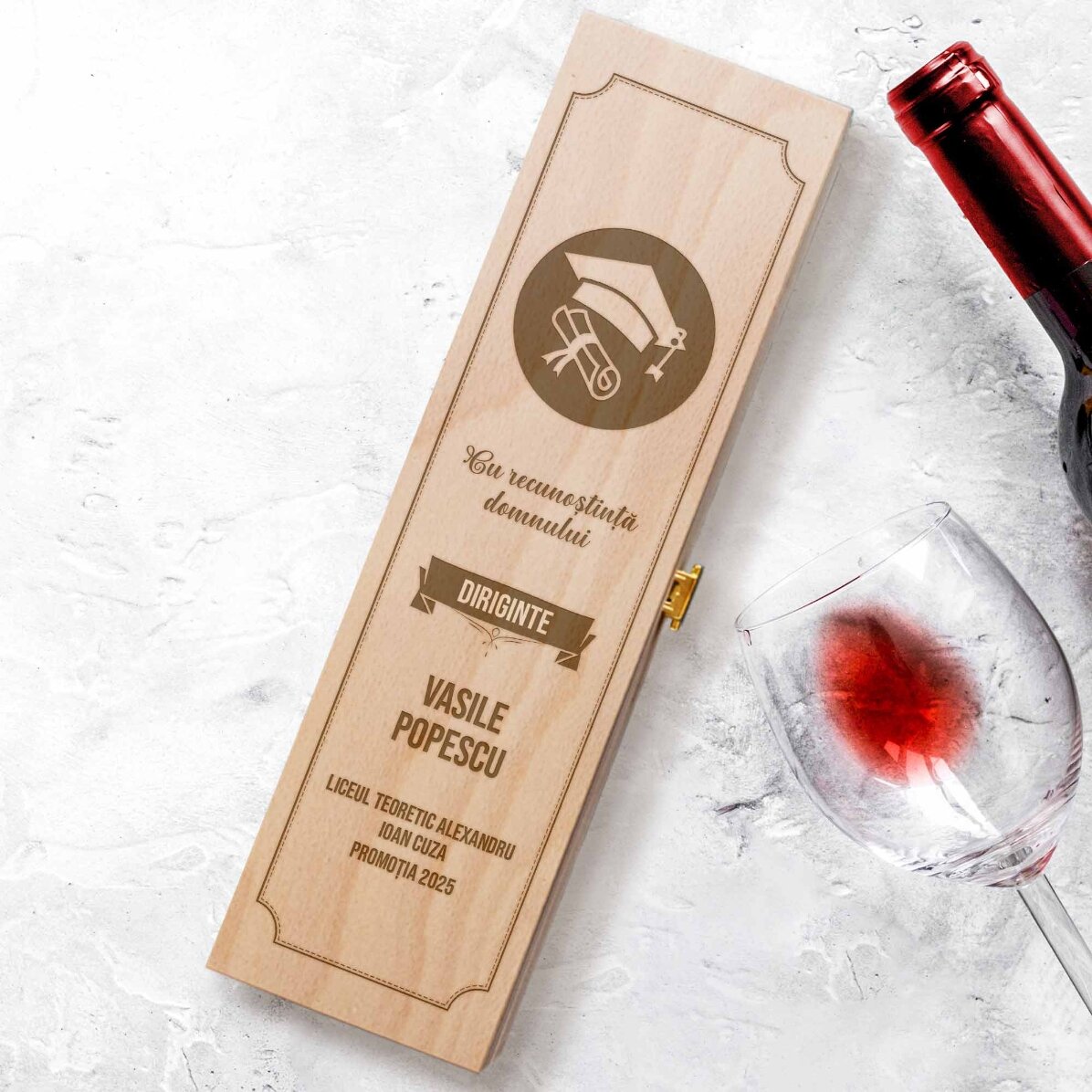 Cutie de vin personalizată -  Absolvire