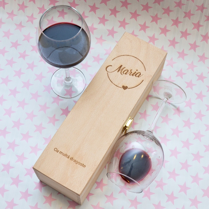 Cutie de vin personalizată cu nume și text