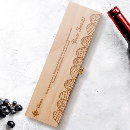 Cutie de vin personalizată cu text și logo - Easter eggs