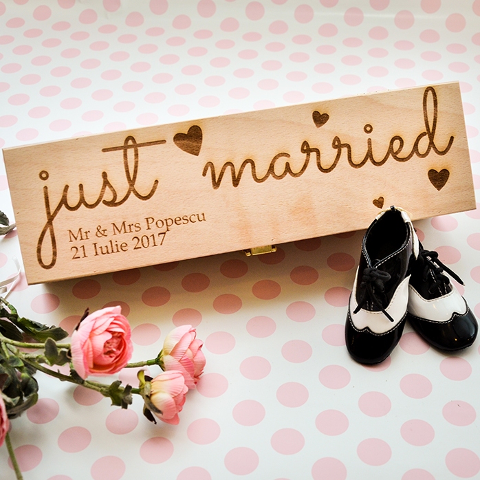 Cutie de vin personalizată - just married