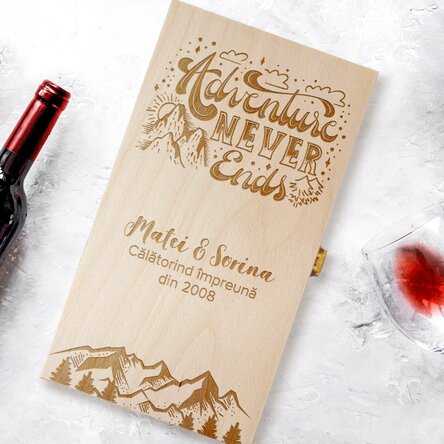 Cutie de vin personalizată pentru două sticle - Adventure never ends