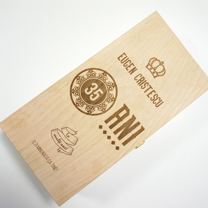 Cutie de vin personalizată pentru două sticle - La mulți ani!