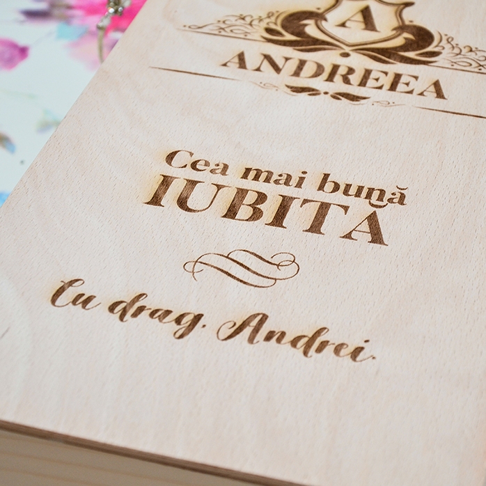 Cutie de vin personalizată pentru două sticle - model nume vintage