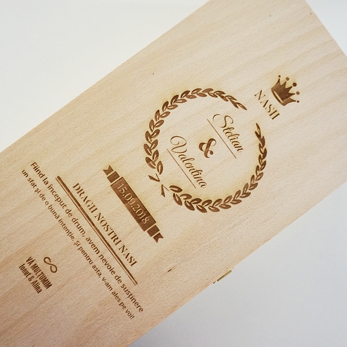 Cutie de vin personalizată pentru două sticle pentru nași