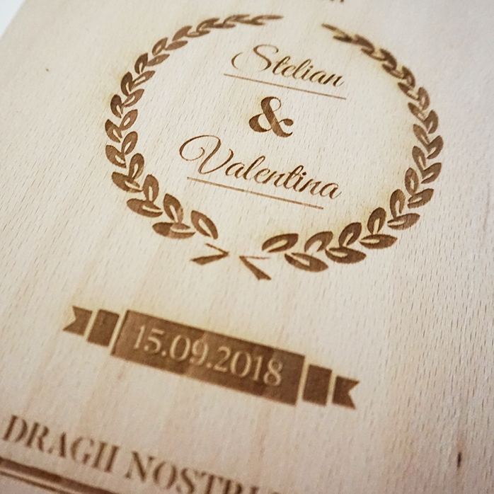 Cutie de vin personalizată pentru două sticle pentru nași