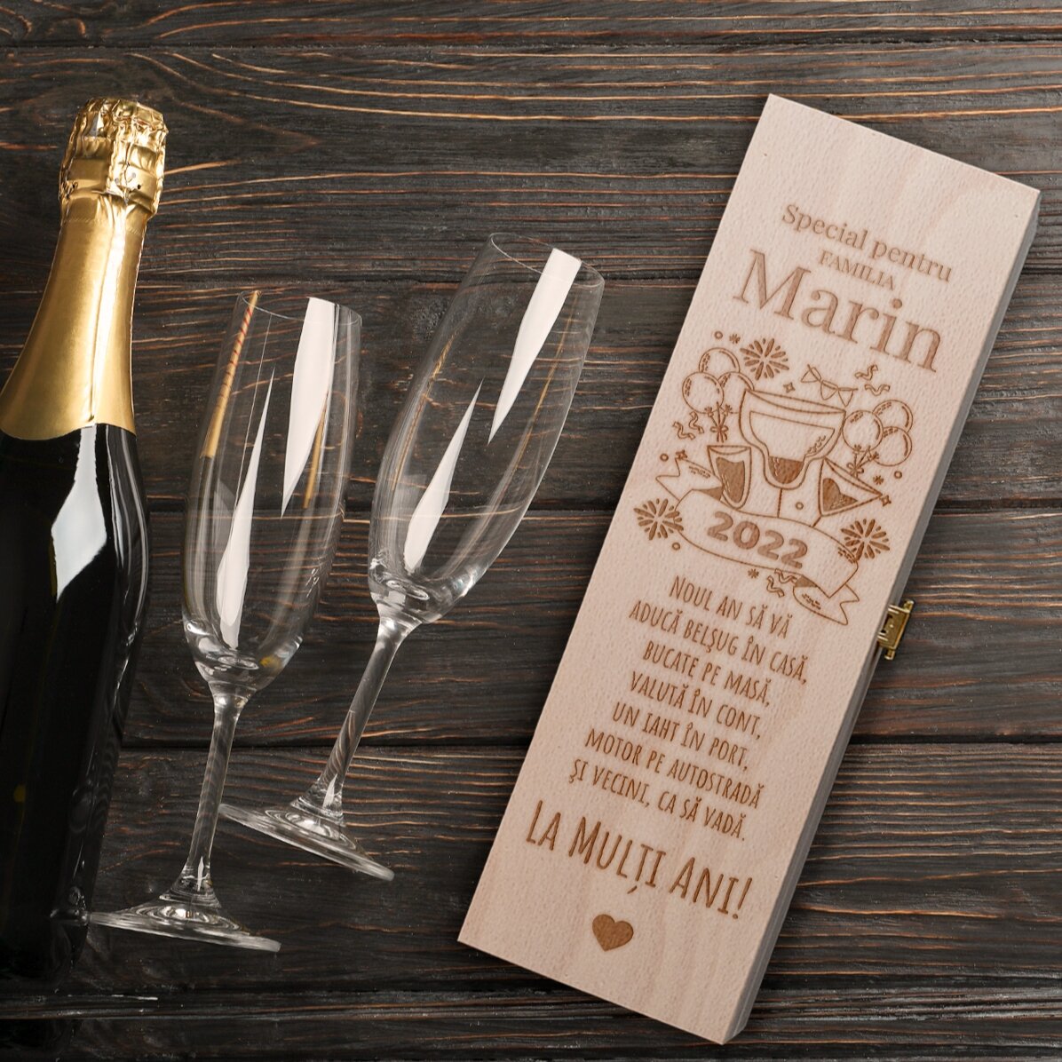 Cutie de vin spumant personalizată cu mesaj pentru Anul Nou