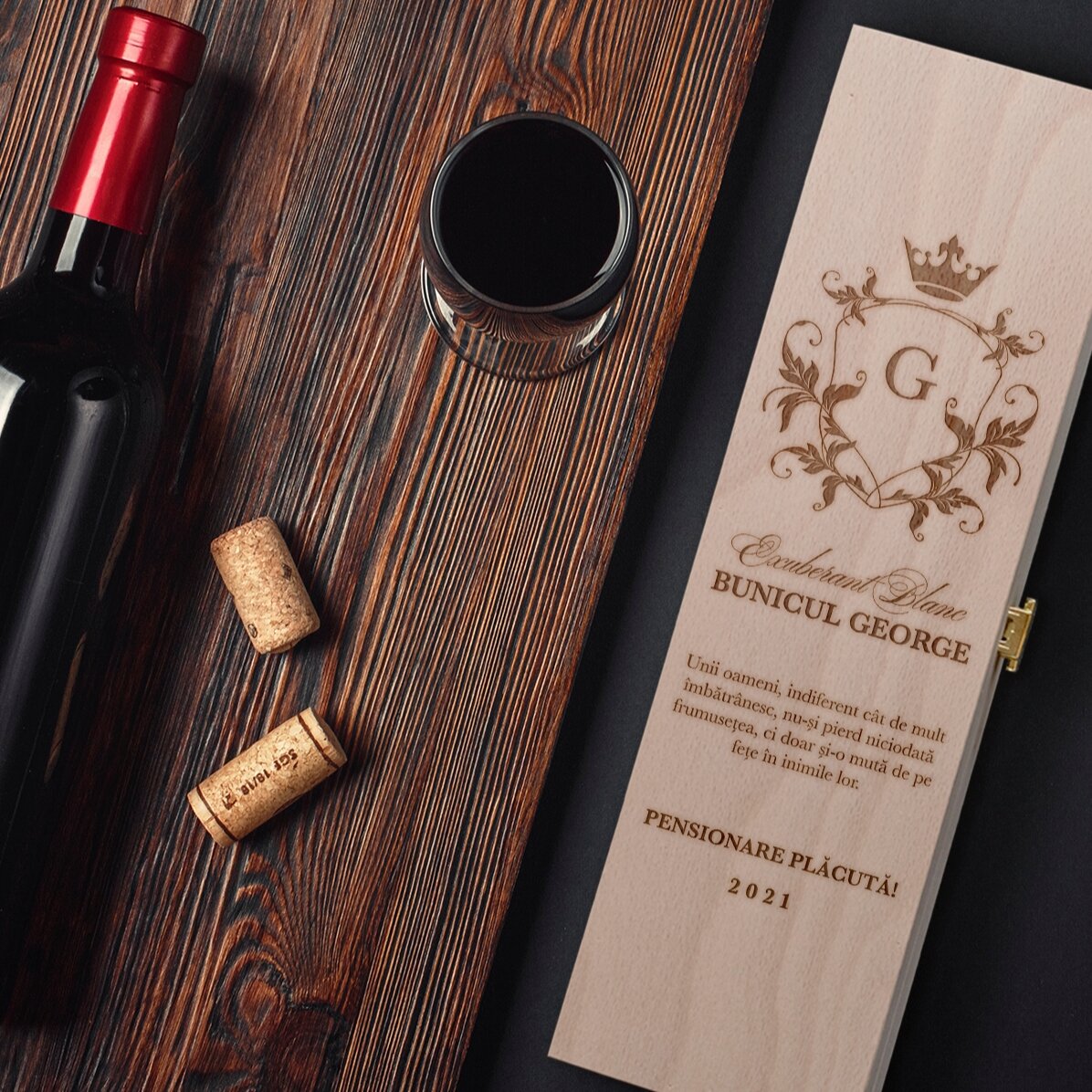 Cutie de vin spumant personalizată - model pentru pensionare
