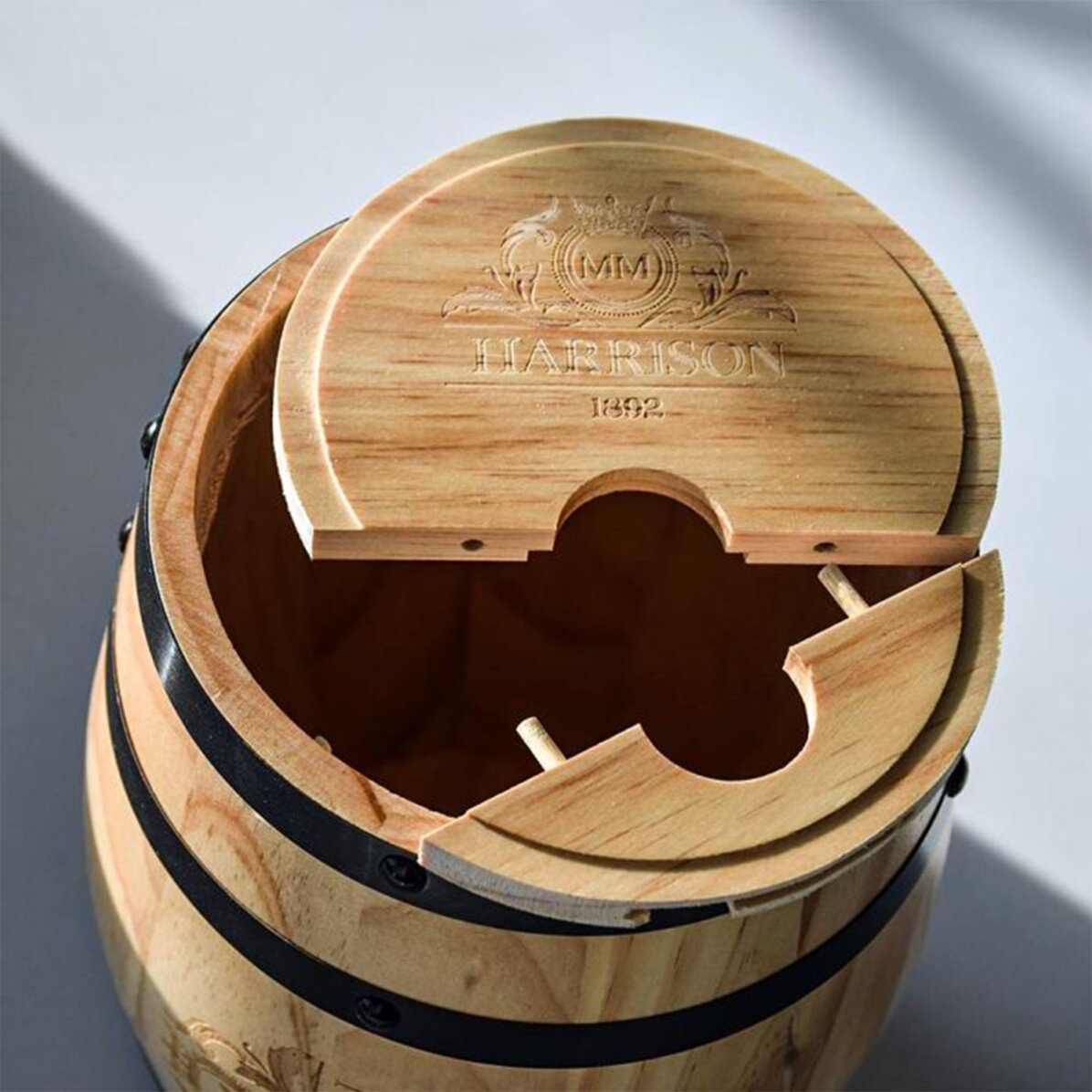 Barrel-shaped wine dispenser