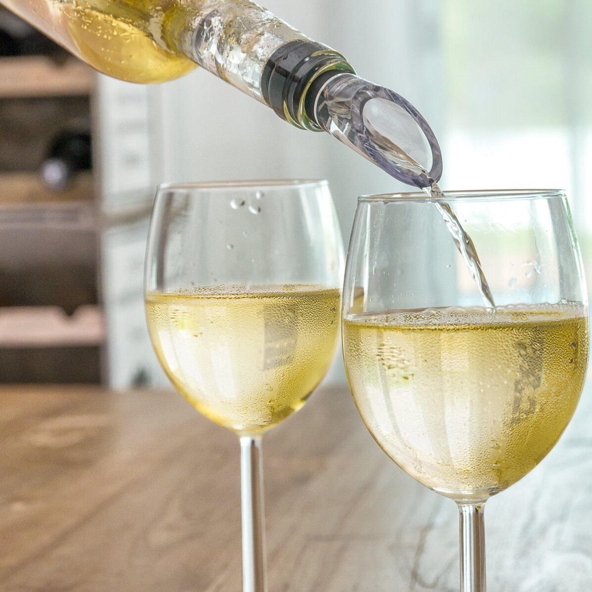 Dispozitiv cu aerator pentru răcire vin