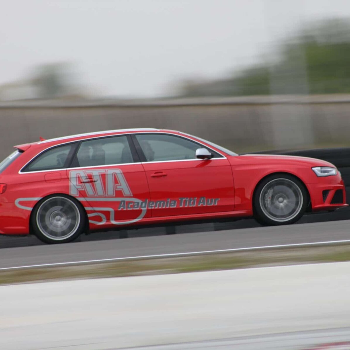 Experiență cadou Gold - Audi RS4 - Academia Titi Aur 