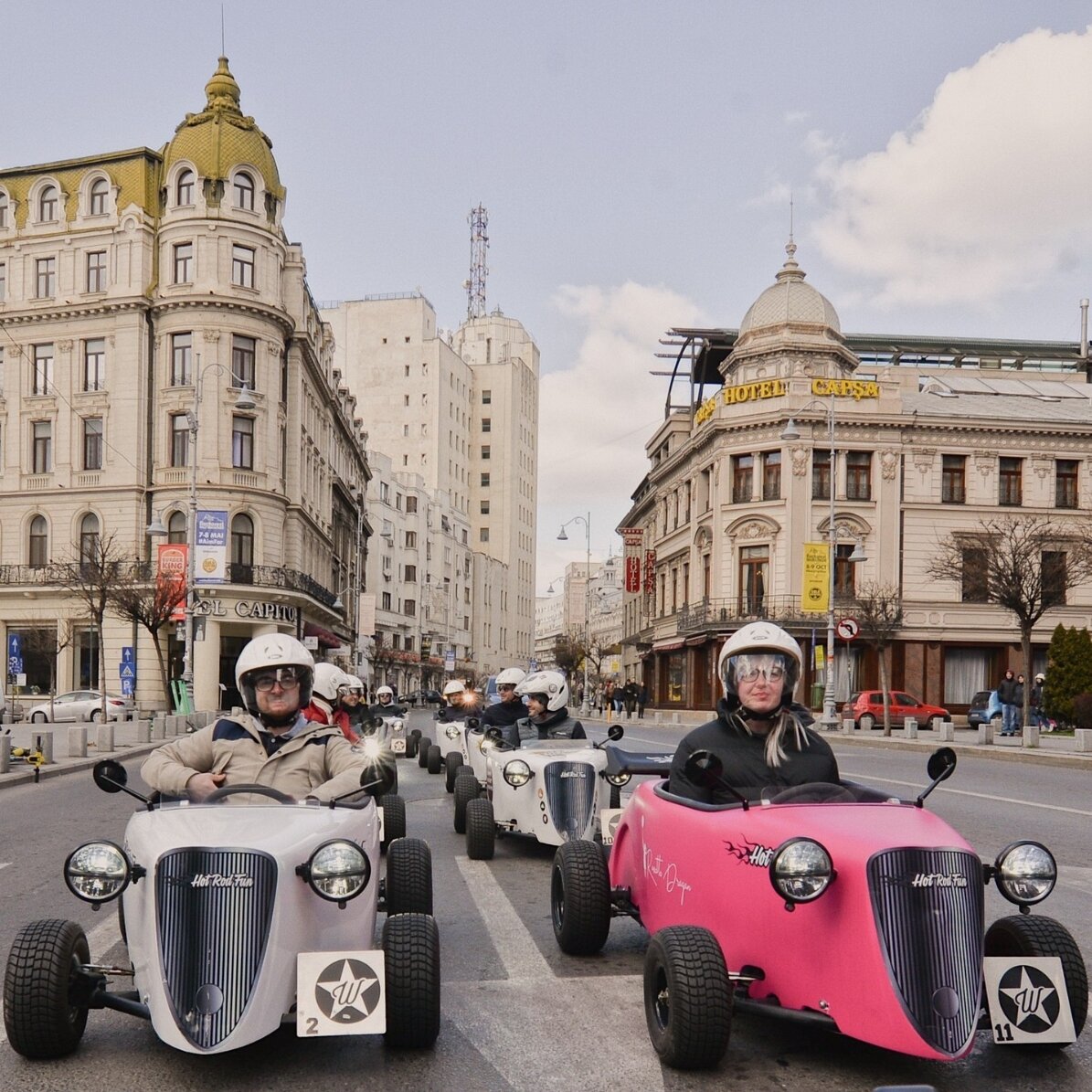 Experiență plină de adrenalină alături de prieteni  - Tur cu mașinuțele Hot Rod Fun