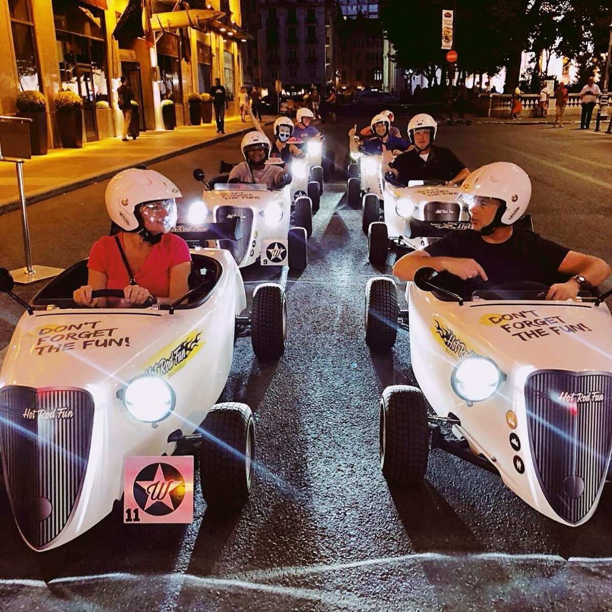 Experiență plină de adrenalină alături de prieteni  - Tur cu mașinuțele Hot Rod Fun