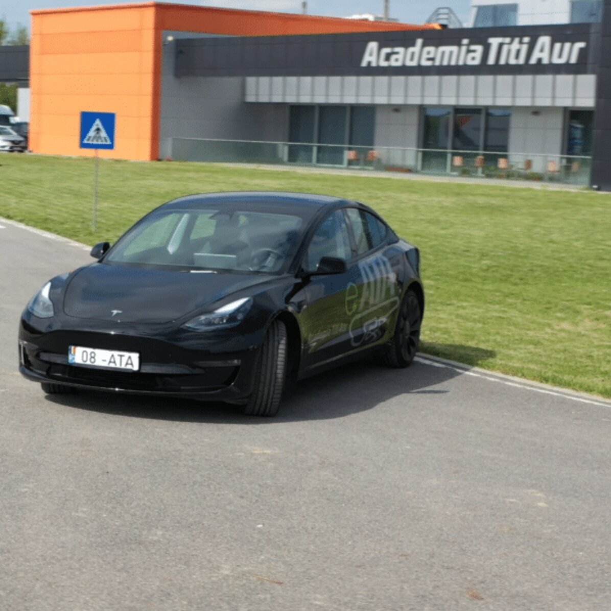 Experiență cadou Performance Tesla - Academia Titi Aur