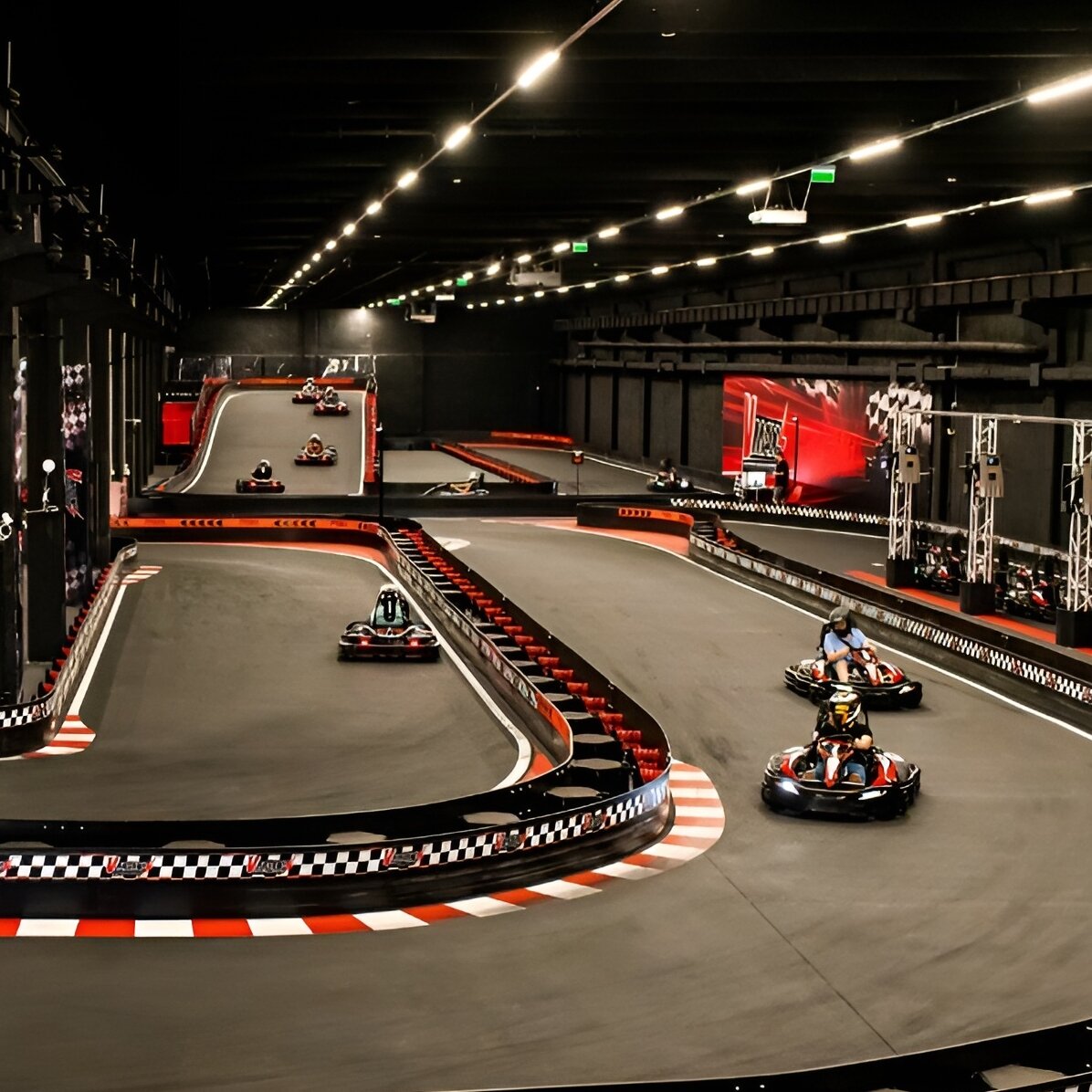 Experiență cadou plină de adrenalină - Sesiuni de Karting indoor în București
