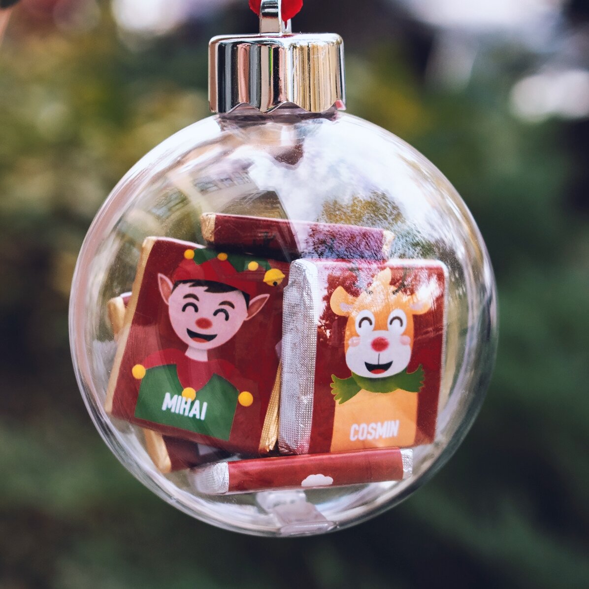 Globe with 10 mini chocolates personalised with names - Merry Christmas
