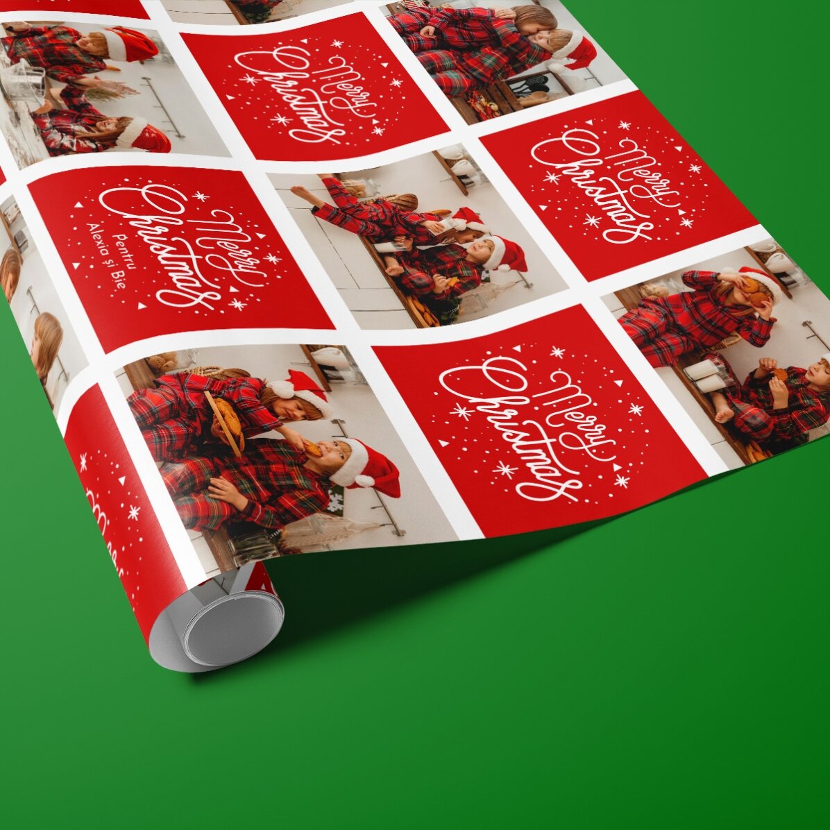 Hârtie de împachetat cadouri personalizată cu 12 poze și text - Pătrățele și mesaje de Crăciun