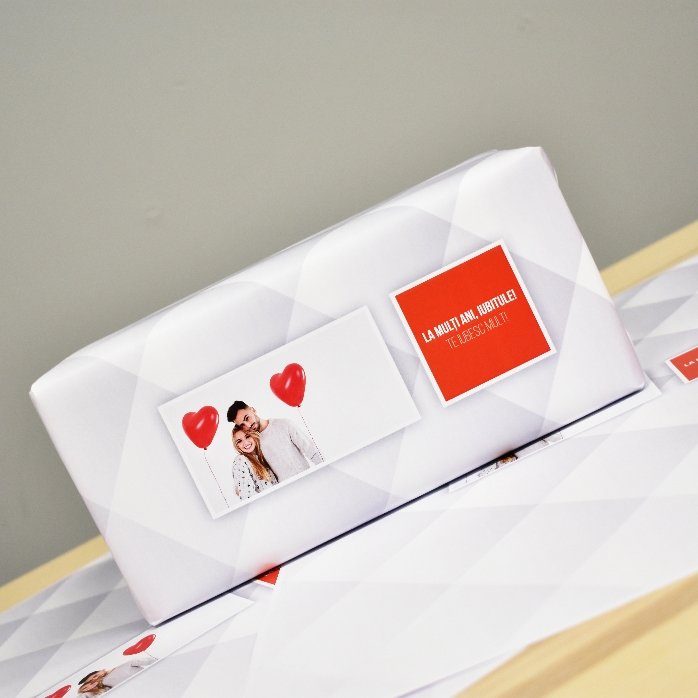 Hârtie de împachetat cadouri personalizată cu o poză și text 