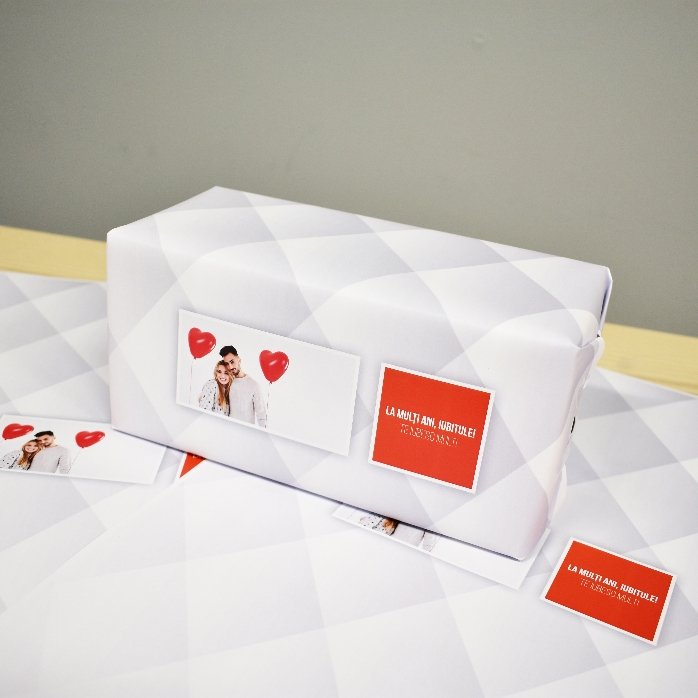 Hârtie de împachetat cadouri personalizată cu o poză și text 