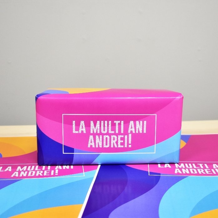 Hârtie de împachetat cadouri personalizată - model abstract colorat