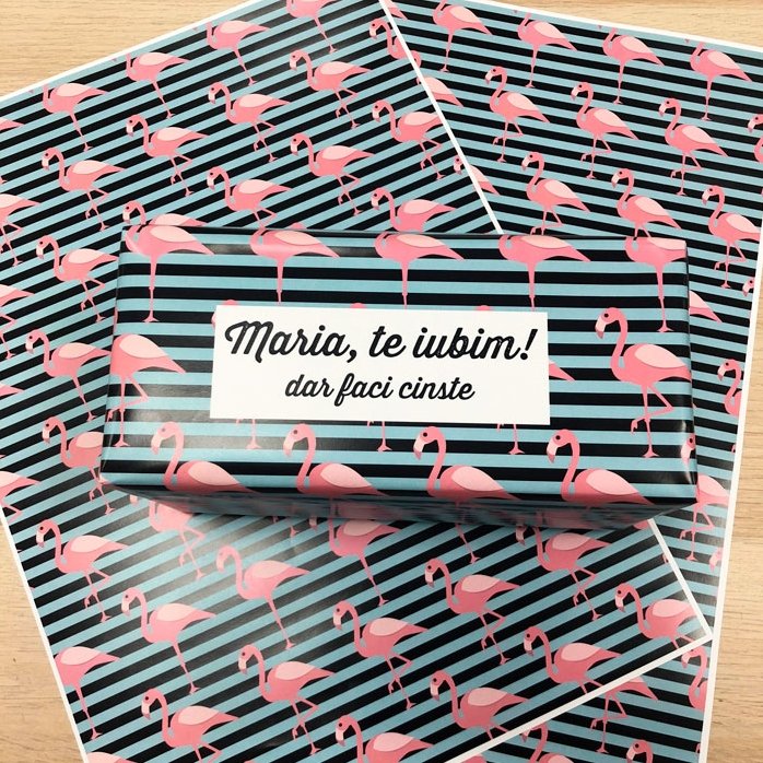 Hârtie de împachetat cadouri personalizată - model flamingo, cu text în chenar