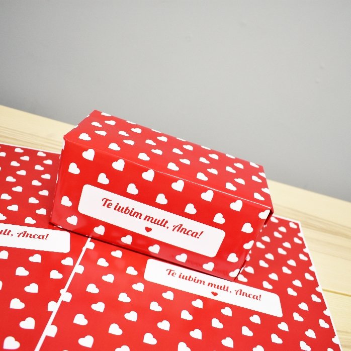 Hârtie de împachetat cadouri personalizată - model inimioare